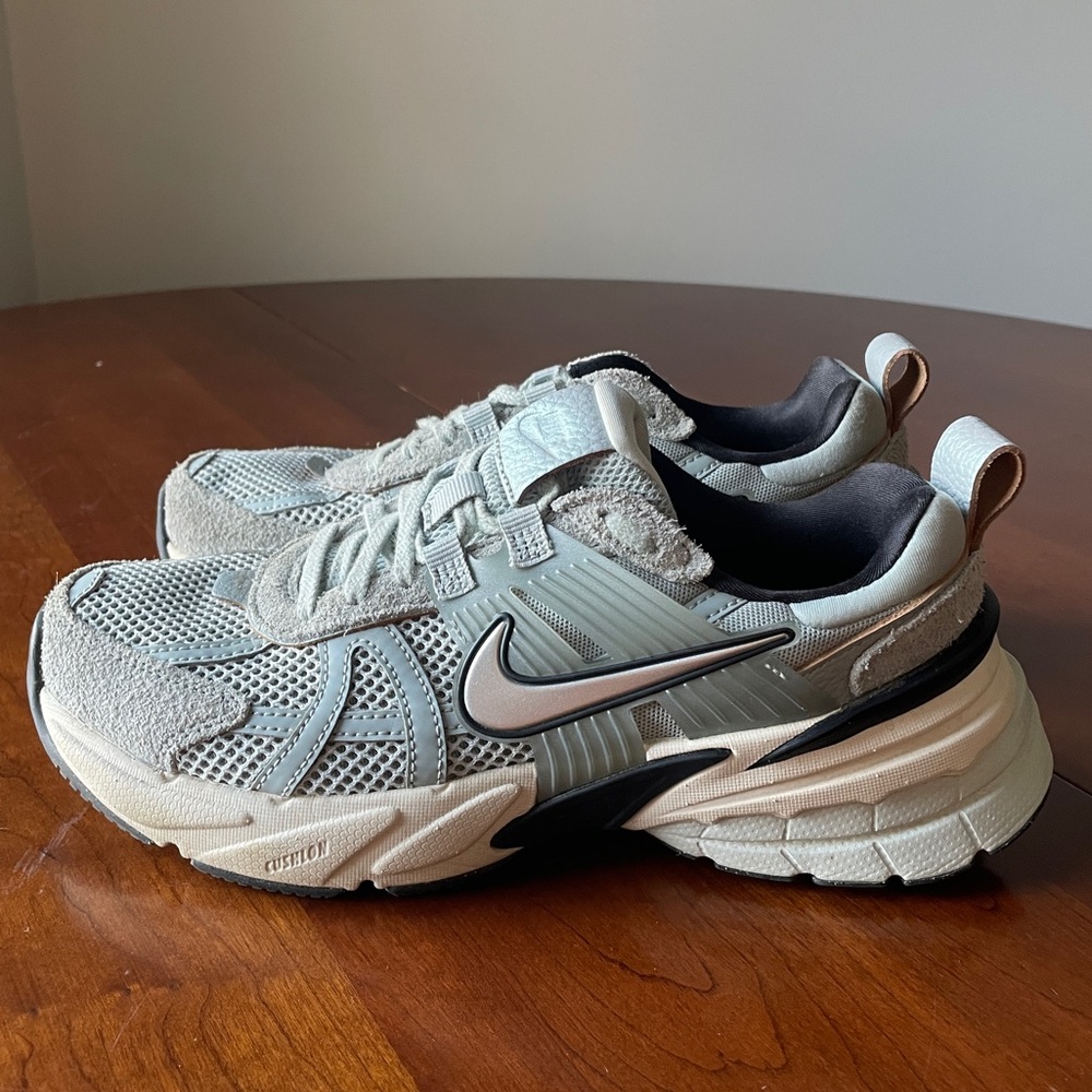 NIKE V2K Run Women's